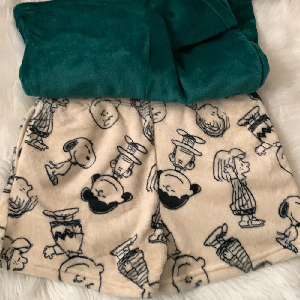 PEANUTS Plush Fleece Pajama Shorts SET in Sz LARGE - Picture 5 of 5